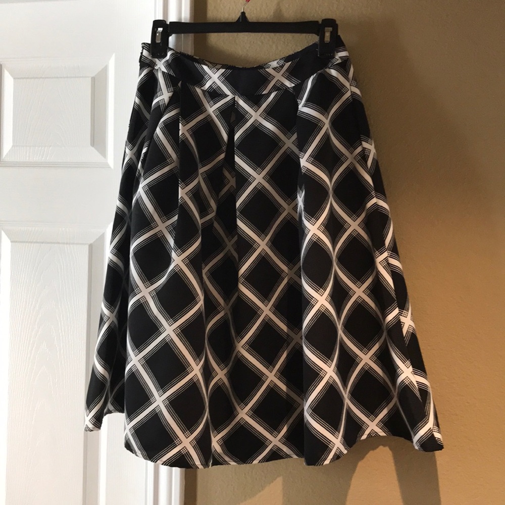 Express Skirt with side zip and pockets